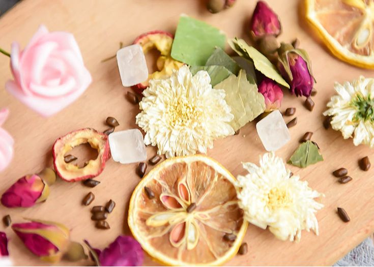 dried flowers and leaves on a table